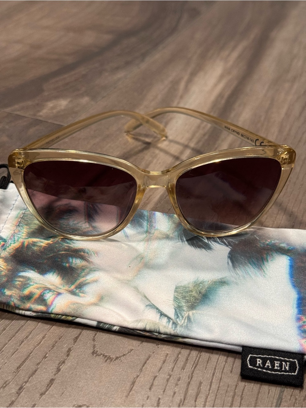 Rachel Zoe Sunglasses Raen Nina Style with Soft Tropical Case